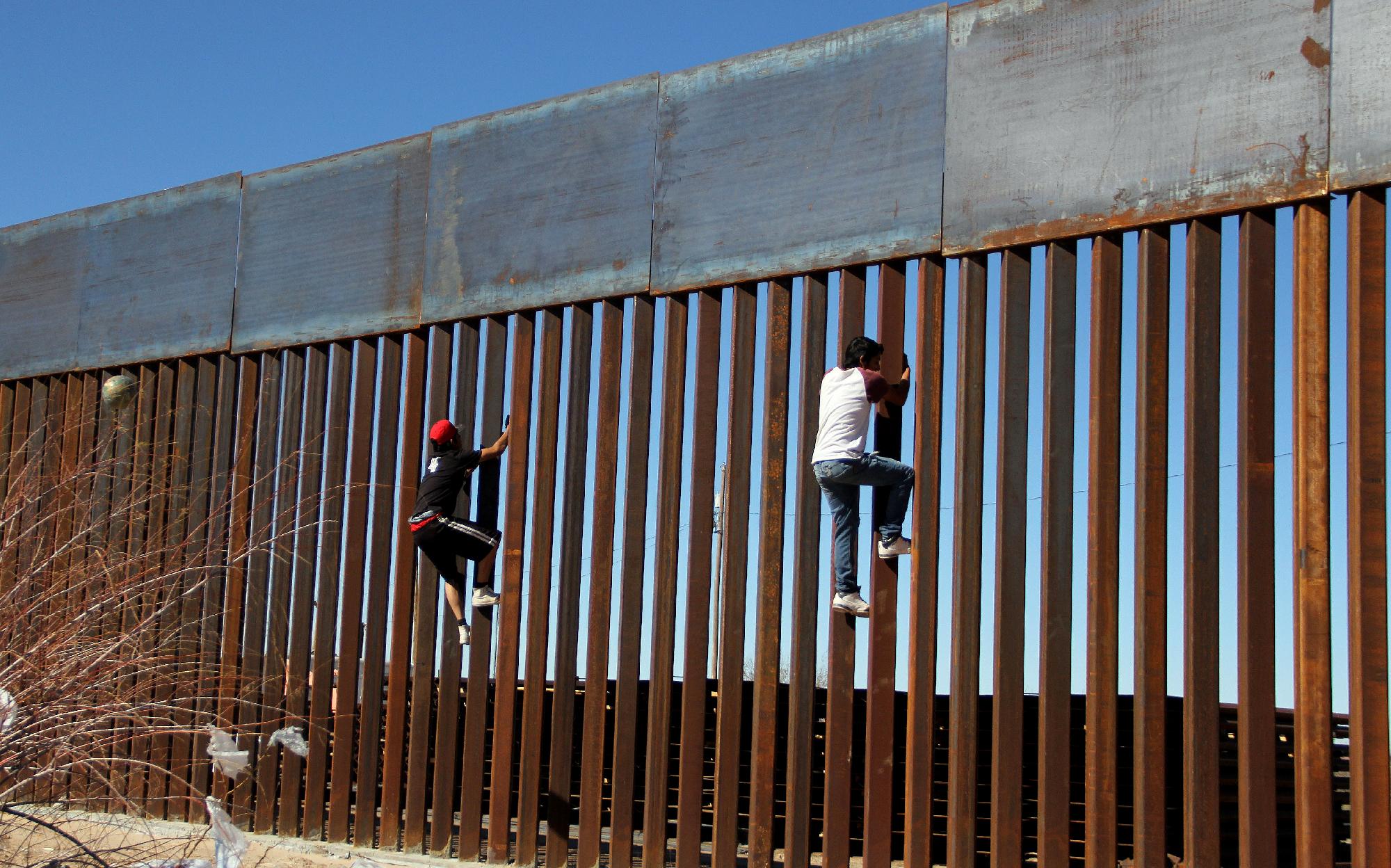 Kétezernél több hondurasi migránst toloncolt vissza Mexikó