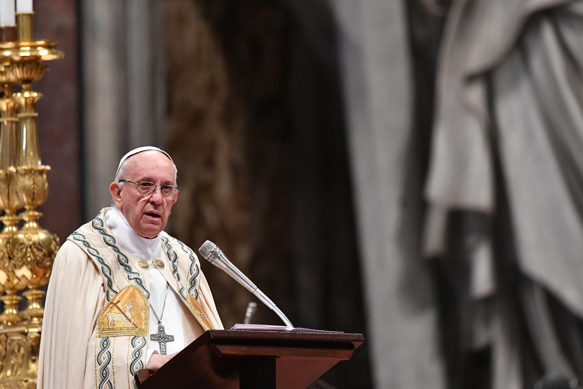  A pápa az újságírókért imádkozott