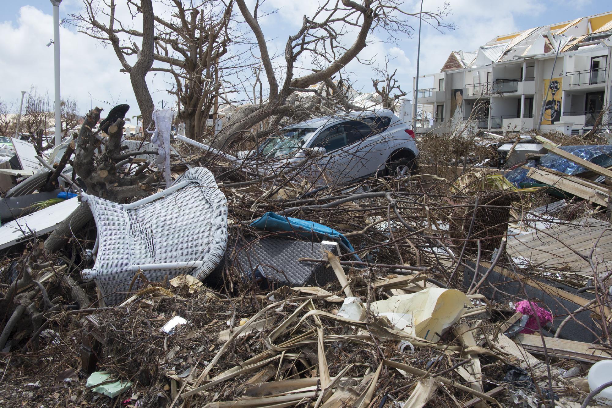 Romokban a Bahamák, humanitárius katasztrófa fenyeget