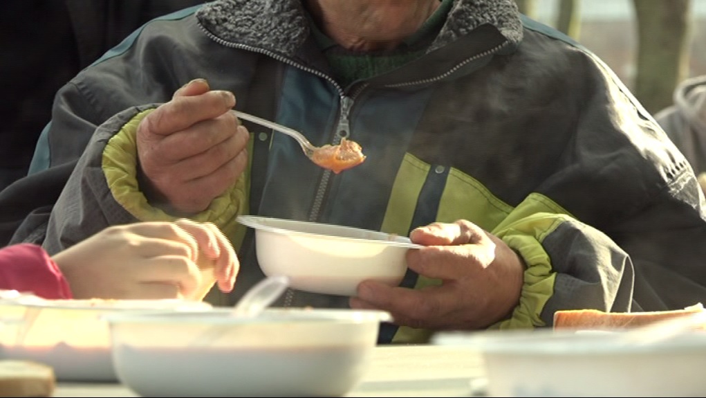 Több mint nyolcmilliárdos élelmezési és egészségügyi program indult hajléktalanoknak