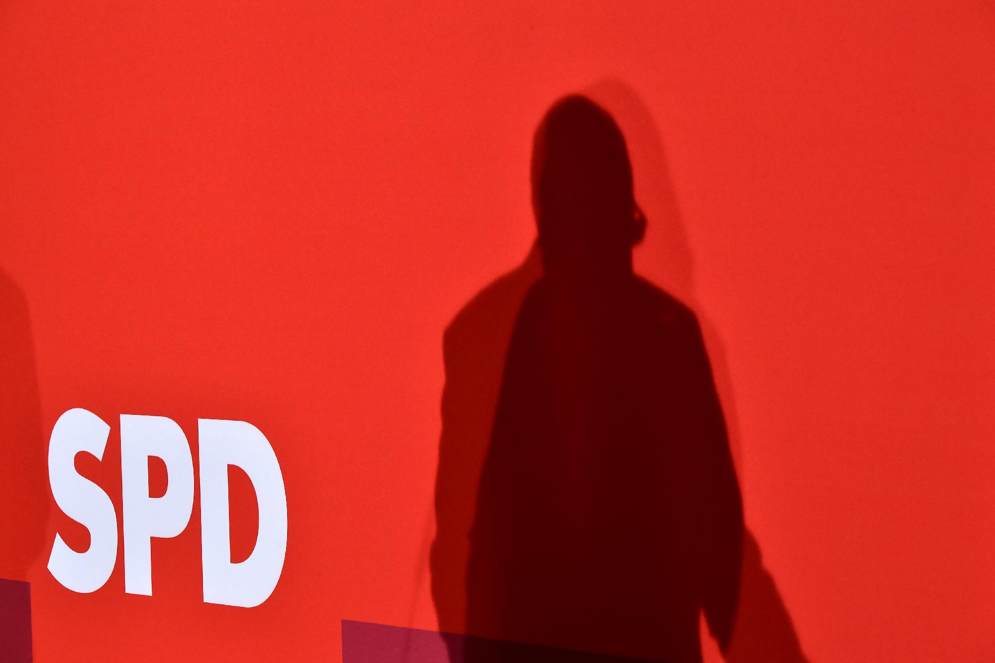 A nyári szünet után dönthetnek a német szociáldemokraták új frakcióvezetőjéről