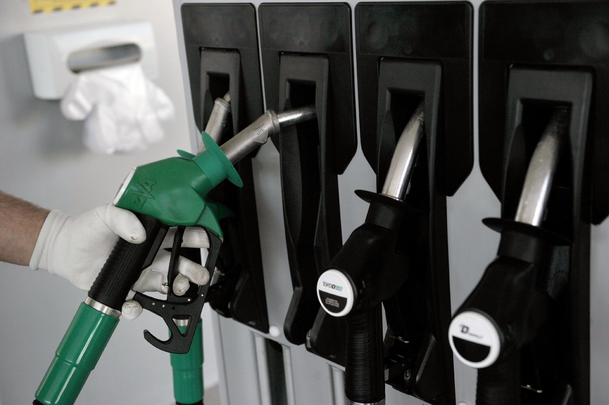 Szerdától emelkedik az üzemanyag ára 