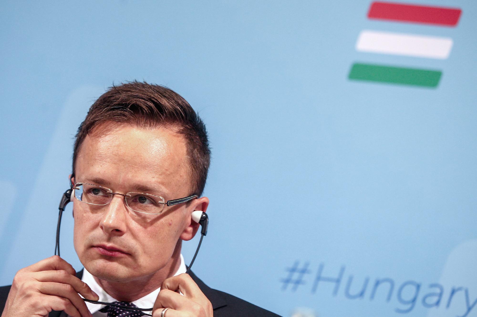 Szijjártó Péter: Weber és Timmermans nem felel meg a magyarok elvárásainak