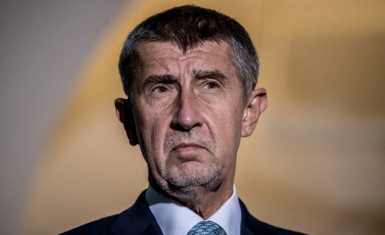 Több mint százezren követelték Andrej Babis lemondását Prágában