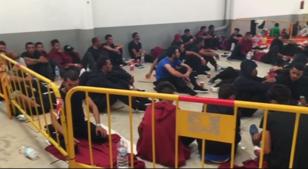 Ötvenezer migráns tart Spanyolországba