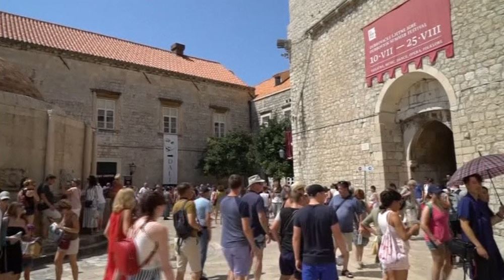 Korlátozzák a turisták számát Dubrovnikban