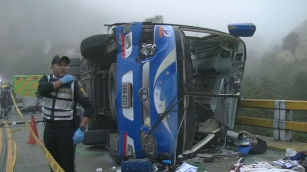 Futballszurkolókat szállító busz szenvedett halálos balesetet Ecuadorban