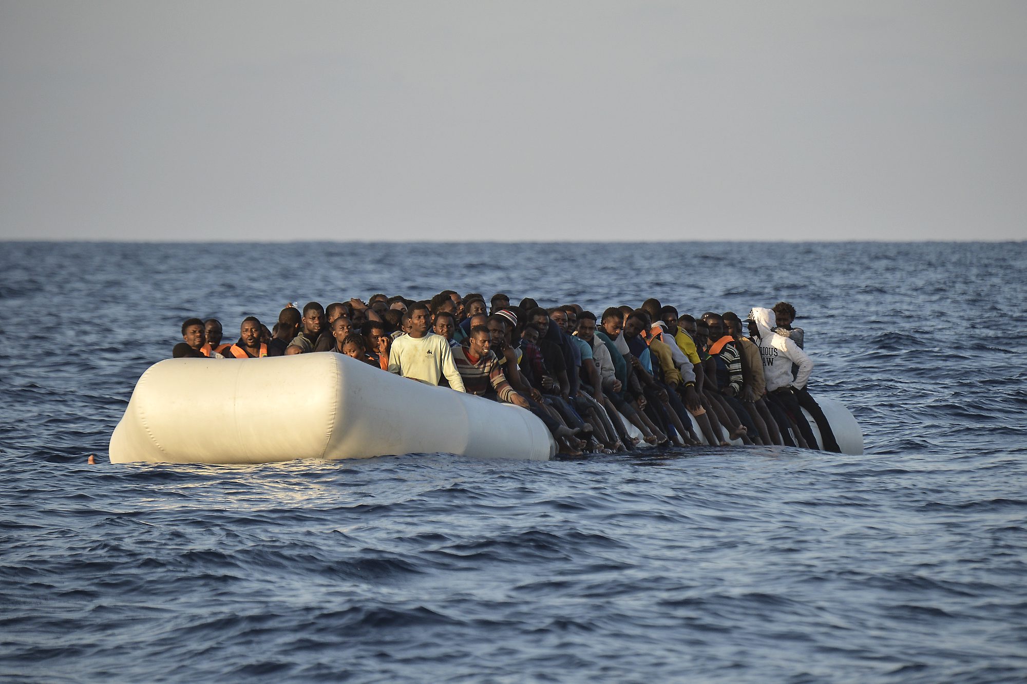 Kilenc migránsokkal teli csónakra bukkantak