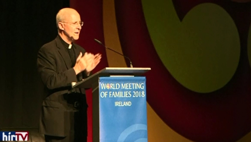 Jezsuita pap: Az egyház nyiltan kizár egyes közösségeket