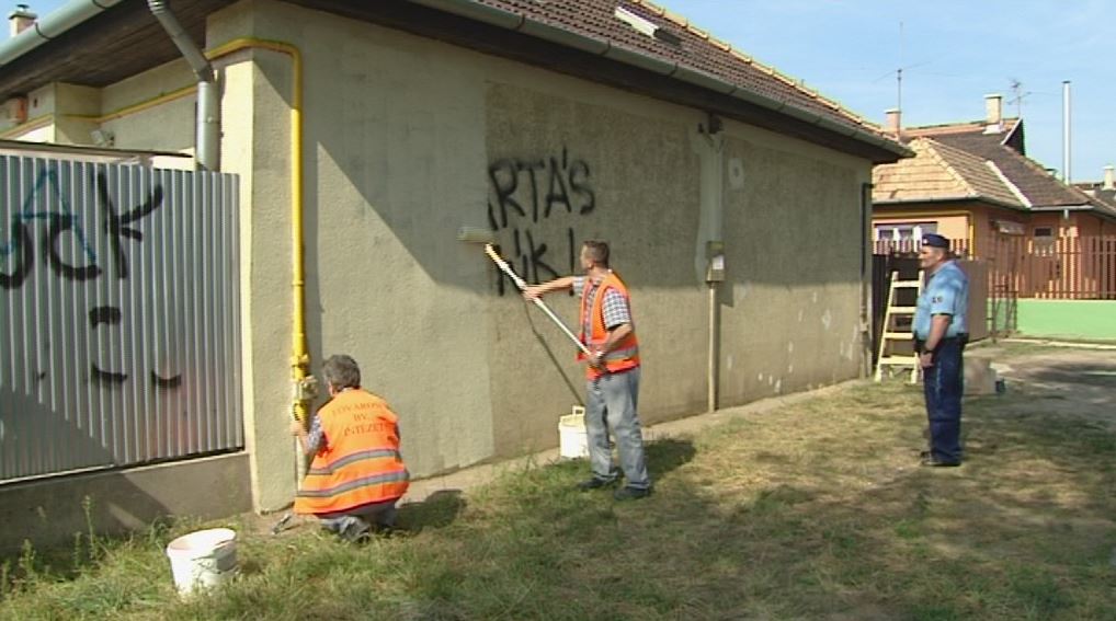 Graffitik lepucolásával próbálták jóvá tenni bűneiket