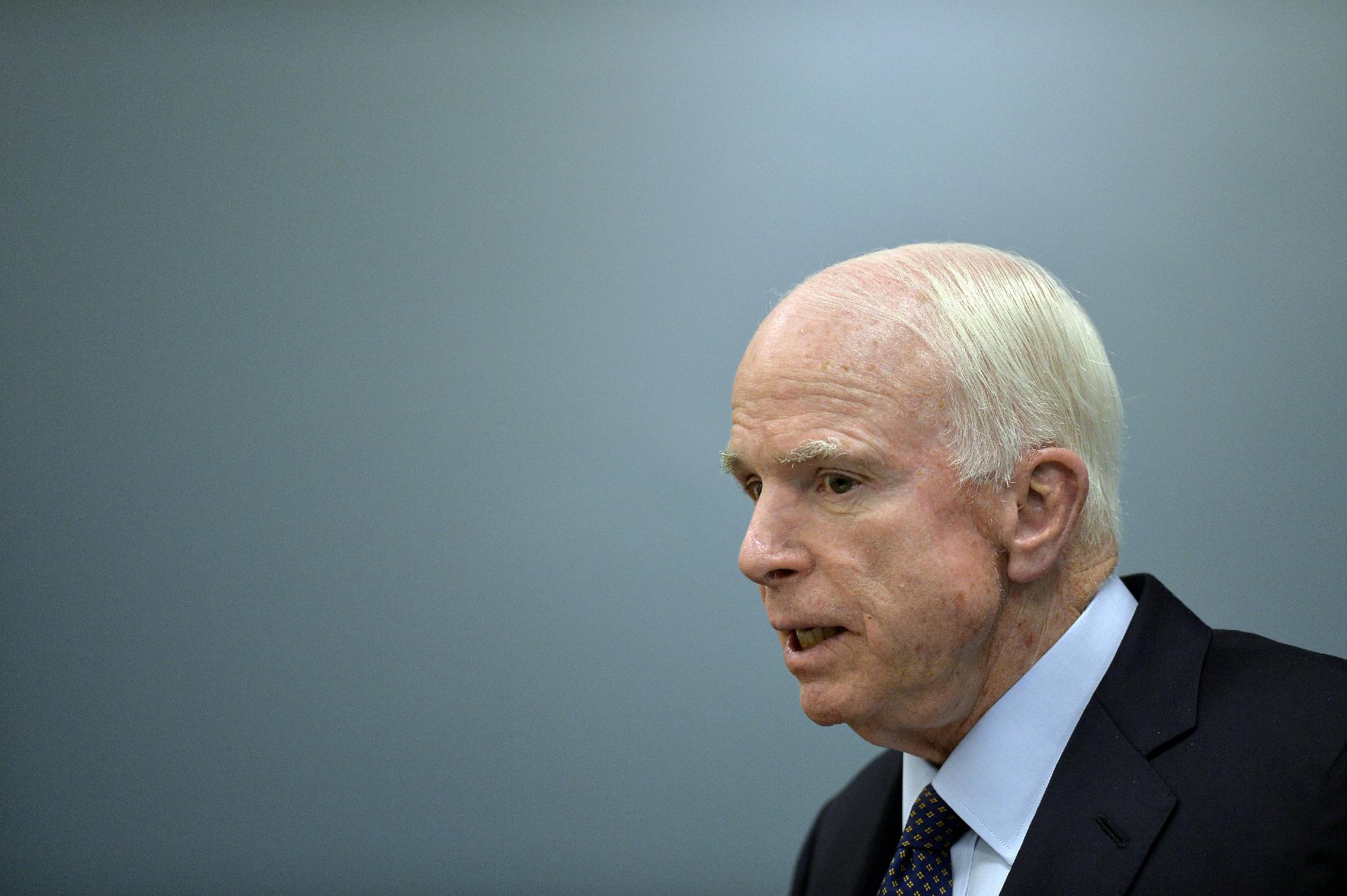 Elhunyt John McCain