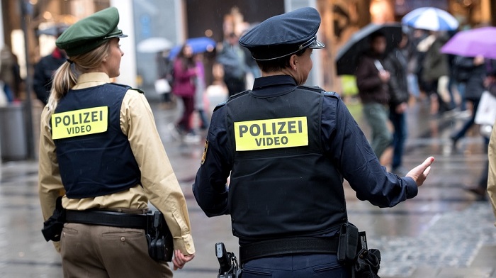 Ezer rendőr őrizheti a bajor határt