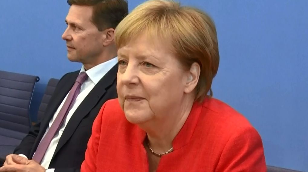 Merkel elítélte a masírozást, szerinte nincs helye gyűlöletkeltésnek