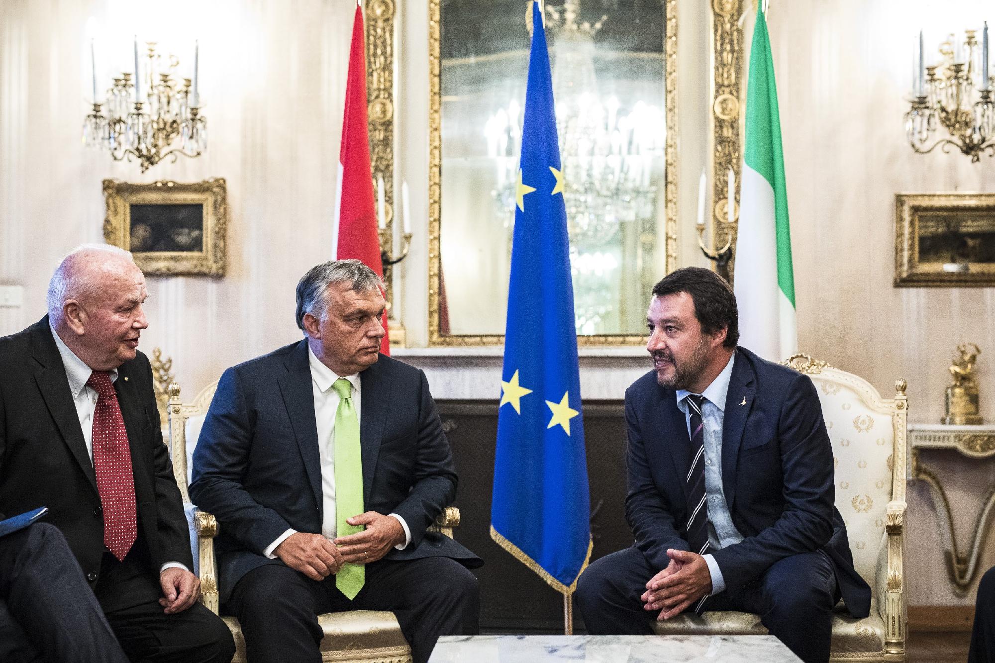 Orbán: Salvini sikerén múlik Európa biztonsága, ezért nem hátrálhat meg