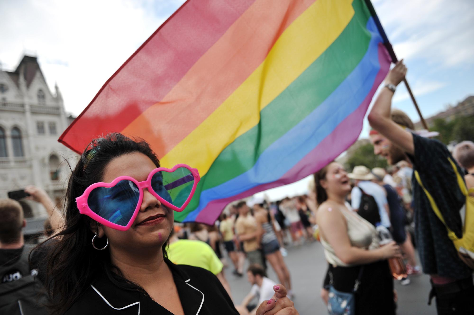 Eltörölték a homoszexualitást büntető törvényt