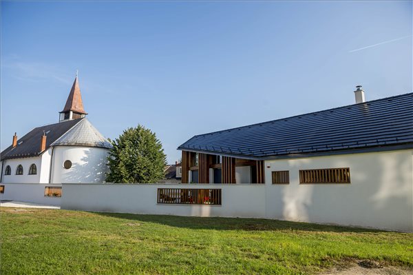 Felszentelték a Dorogi Református Egyházközség új gyülekezeti házát