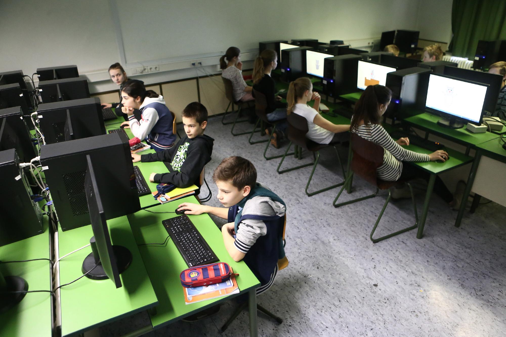 Össznemzeti ügy a hétvégi magyar iskolák megerősítése