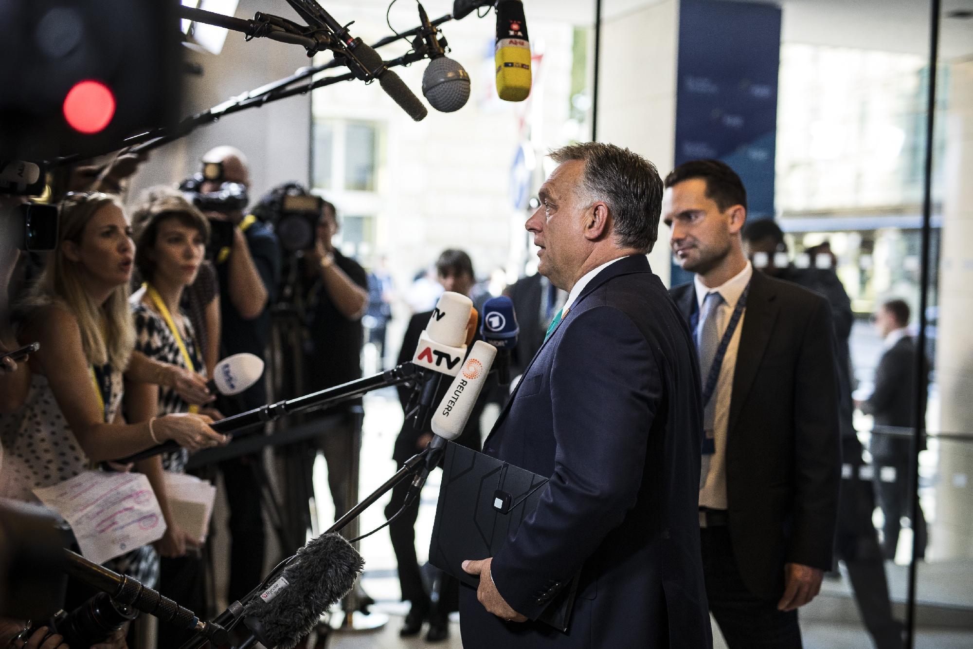Orbán: Ragaszkodunk a határvédelem jogához
