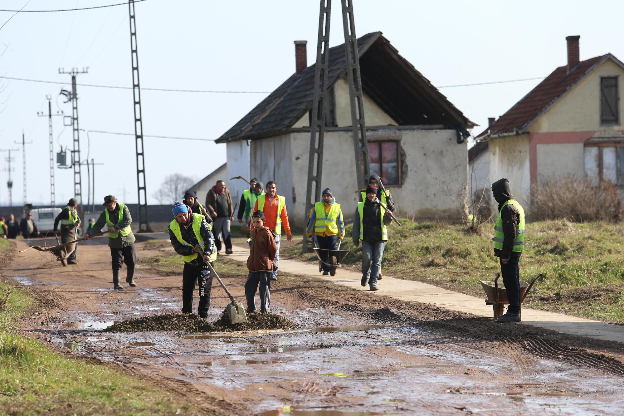 Egyre több borsodi településen kapnak állandó állást a közmunkások
