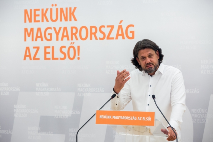 A Fidesz nem ért egyet a Kék Kártya-rendszer egyszerűsítésével