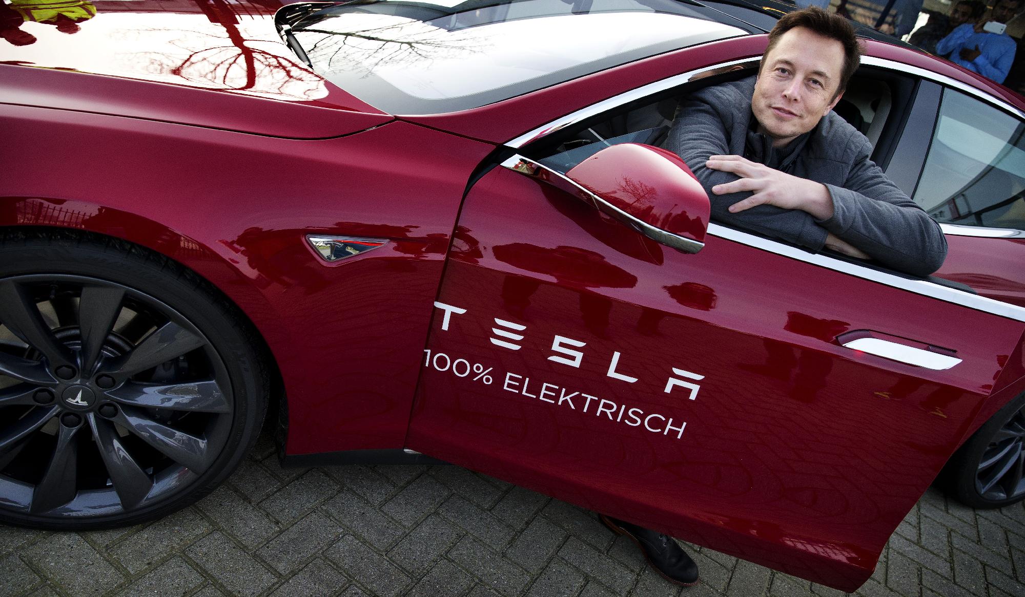 Elon Musknak távoznia kell a Tesla igazgatótanácsának éléről