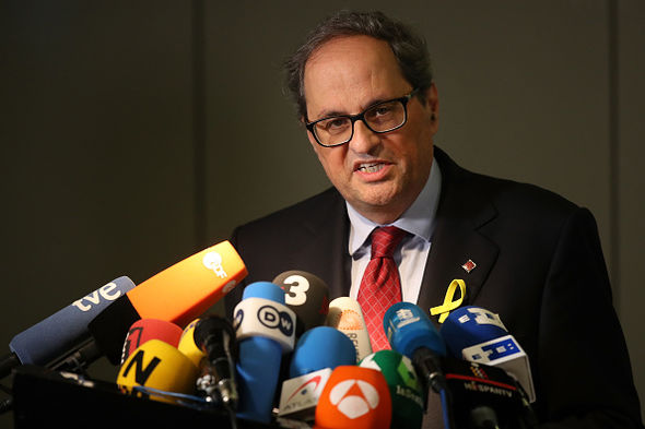 Gyűrűzik a katalán válság: a világ segítségét kéri az elnök