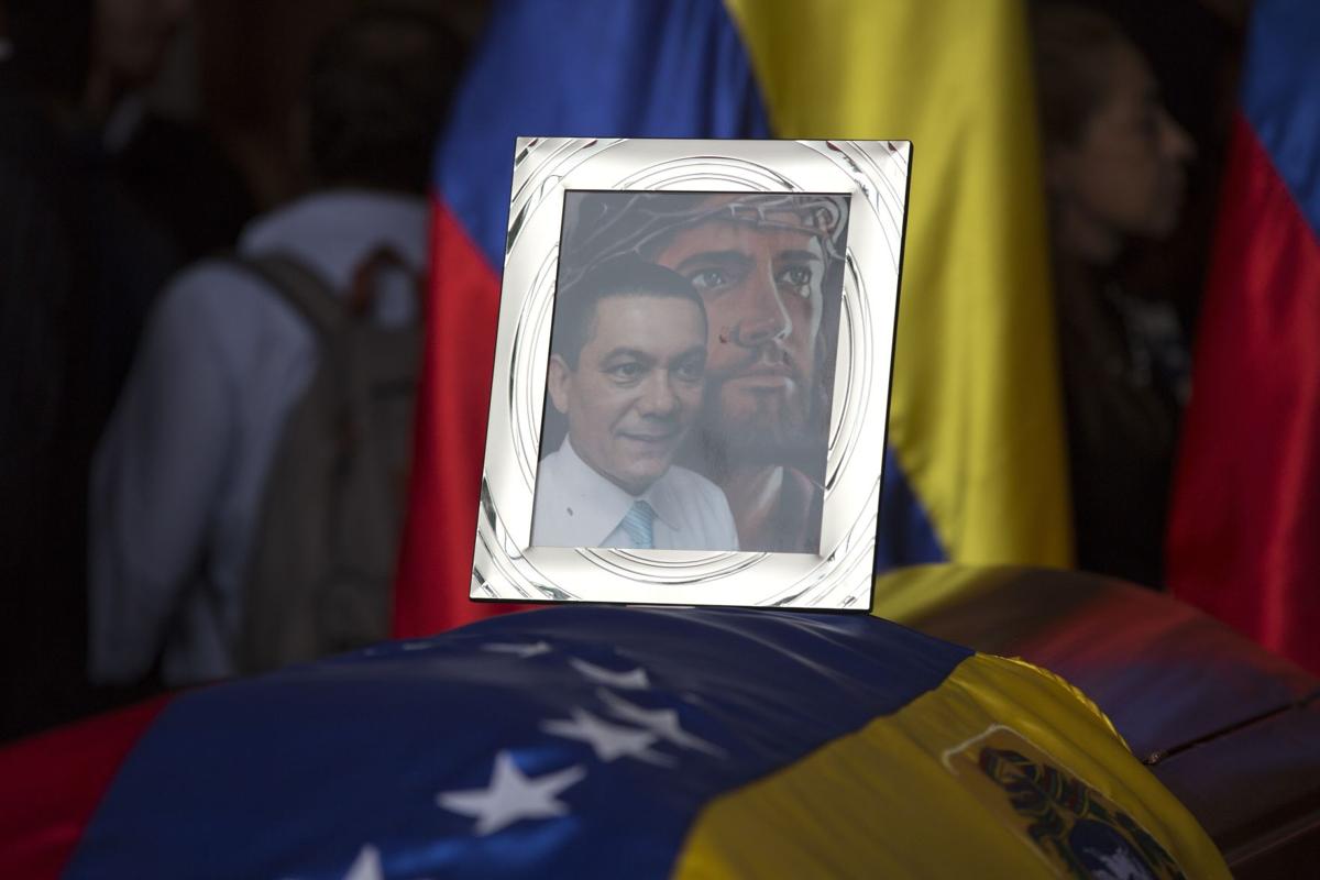 Defenesztráció Venezuelában: eltemették a politikust
