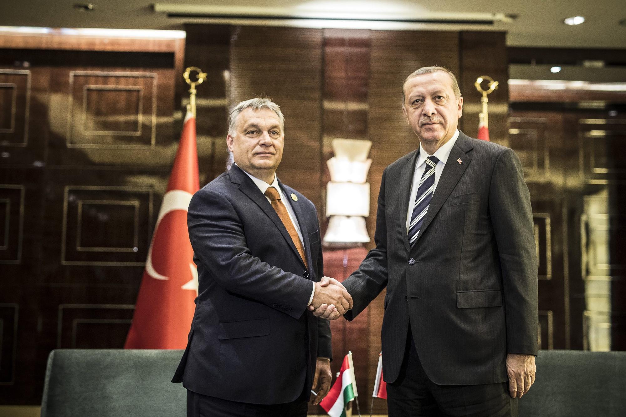 Erdogan-vizit, Tarlós elvállalta, káosz a Jobbikban