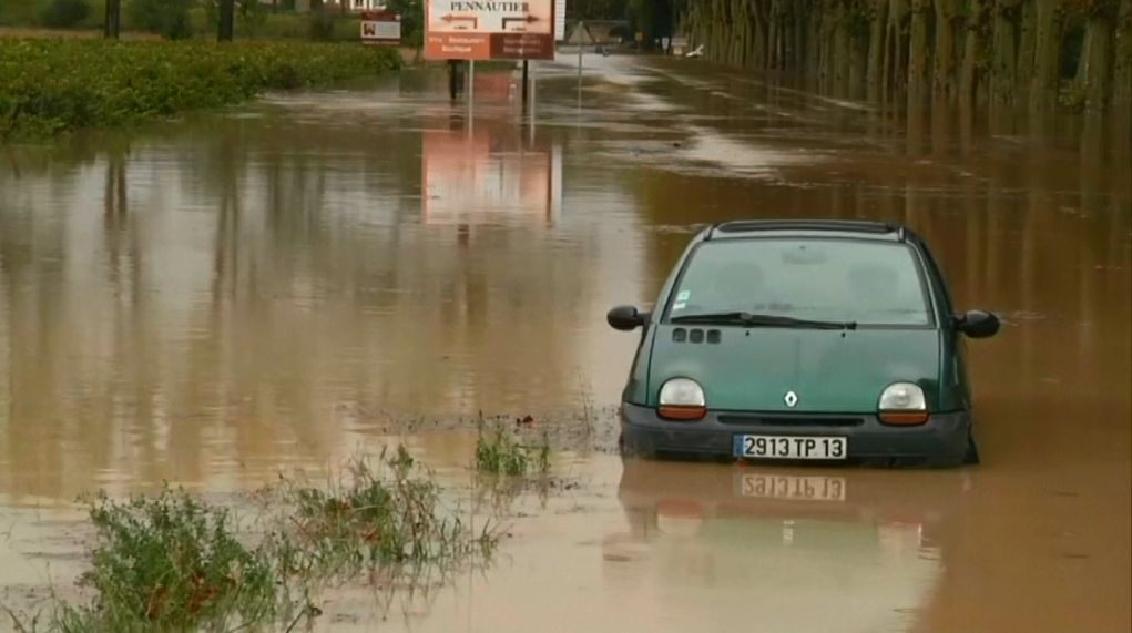 Már 13 áldozata van a rendkívüli esőzés miatti áradásoknak