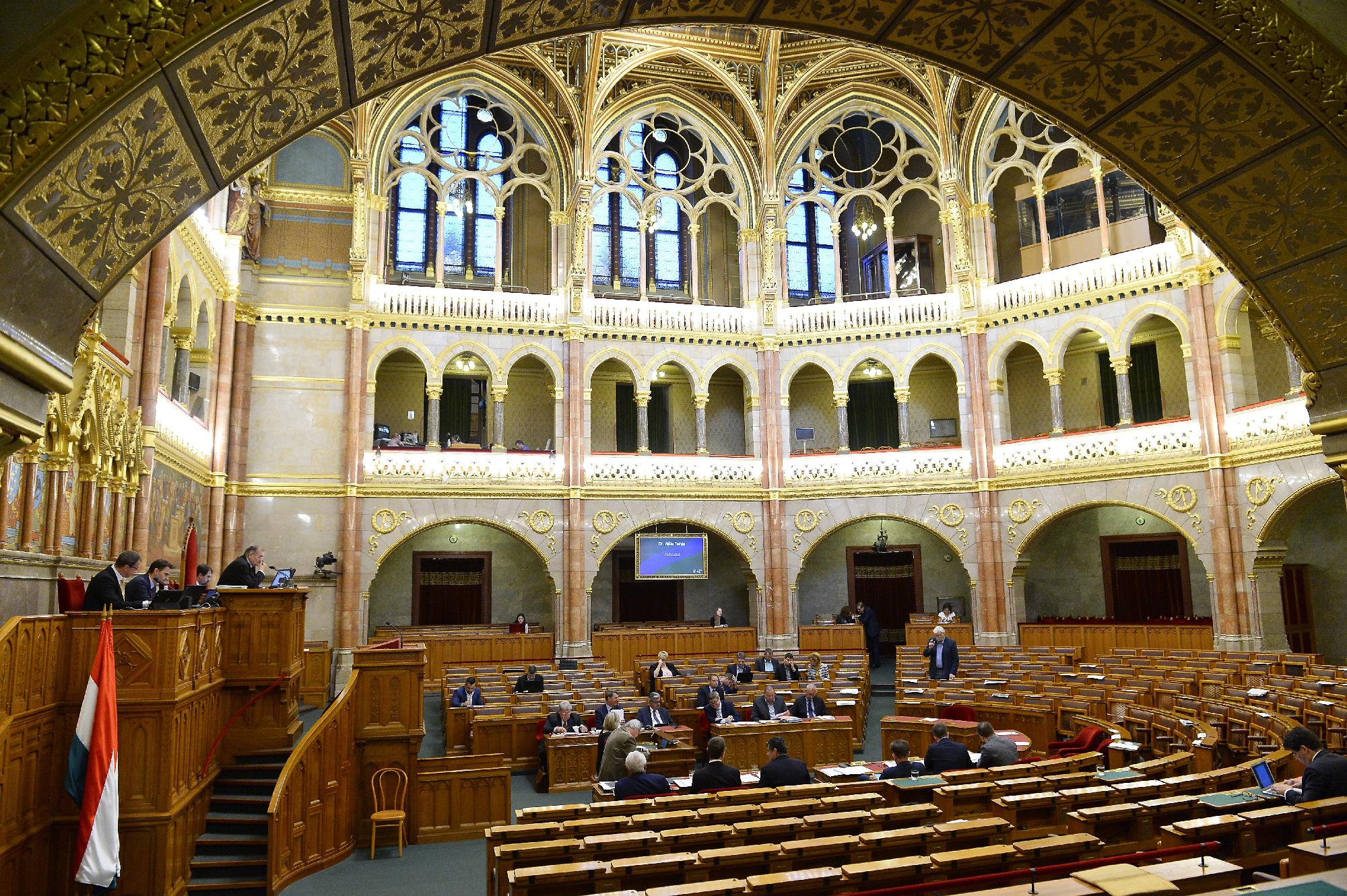 Országgyűlés: ma dönthetnek a Sargentini-jelentést elítélő határozatról