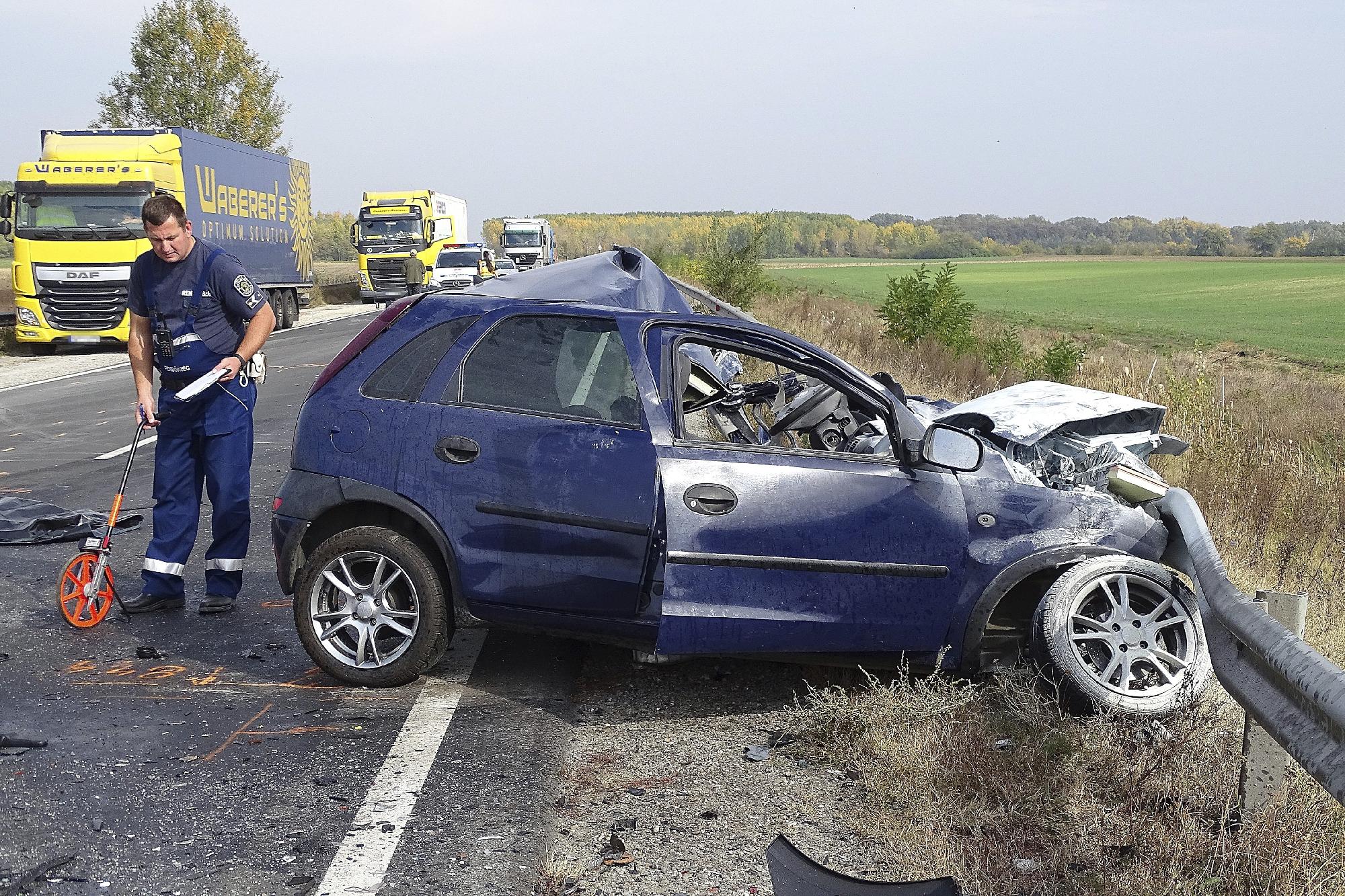 Halálos baleset: kigyulladt egy személygépkocsi