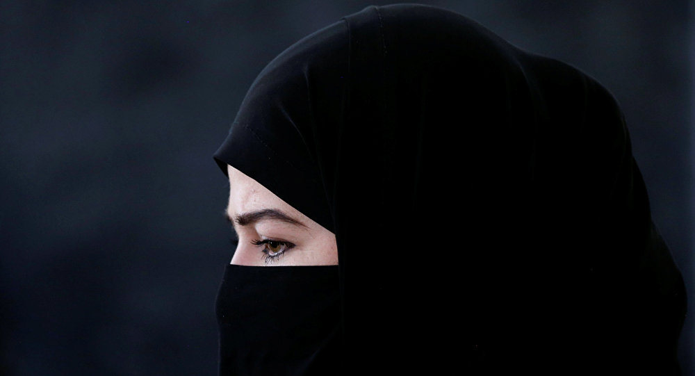 Betiltották a burkát egy iszlám országban