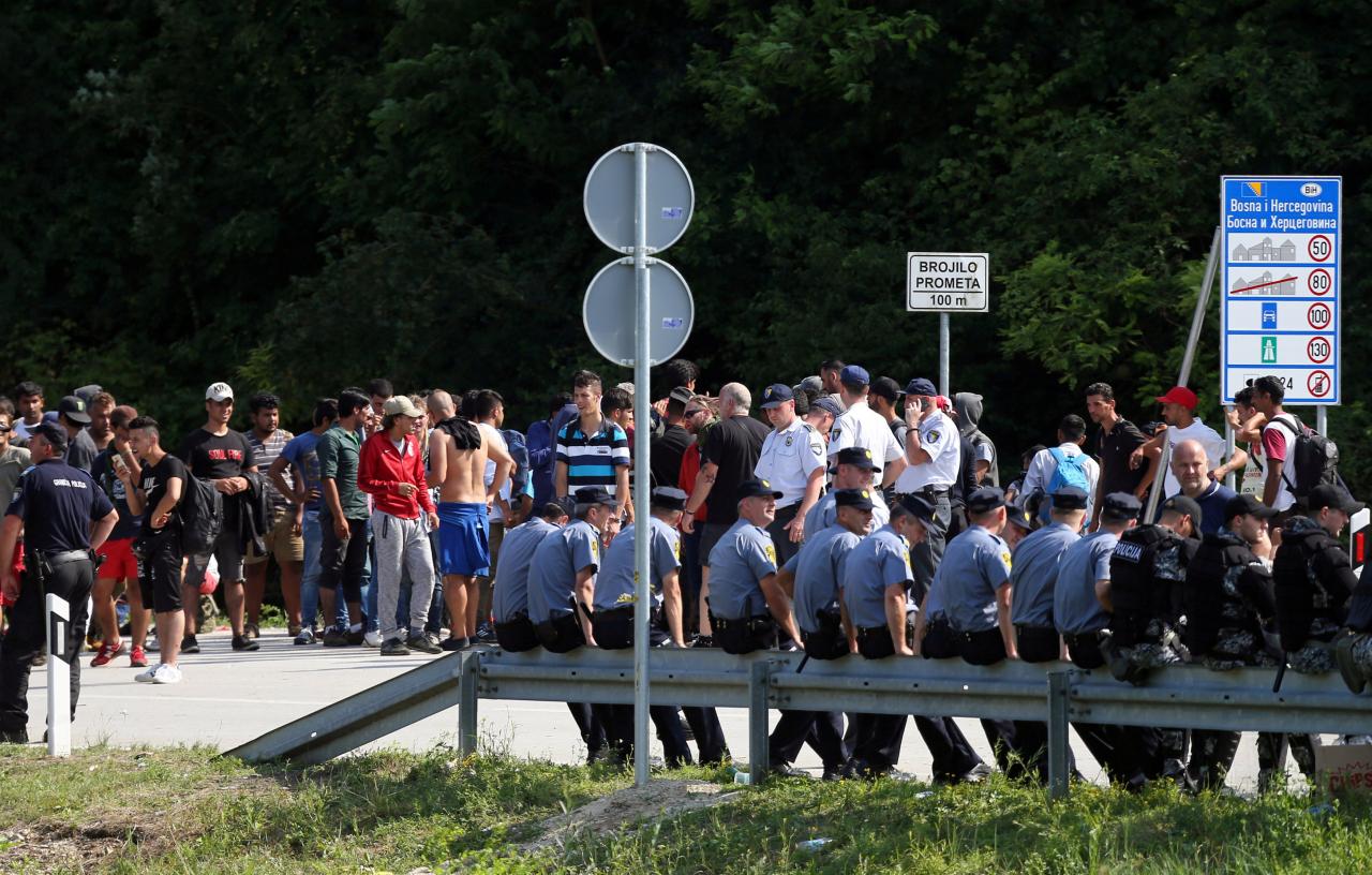 Kiszorították a bosnyák rendőrök a migránsokat