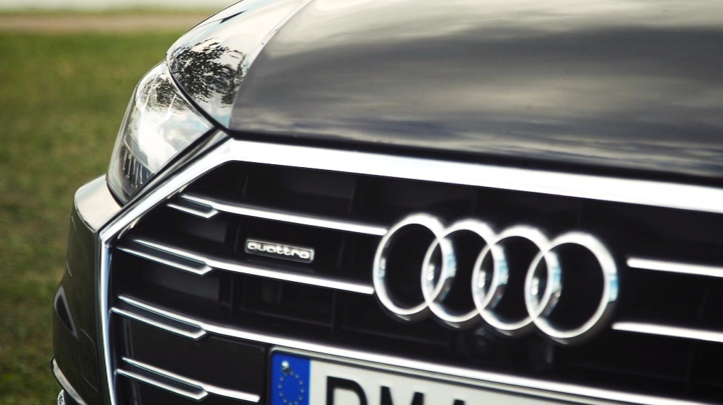 Az Audi új A8-asa – Garázs