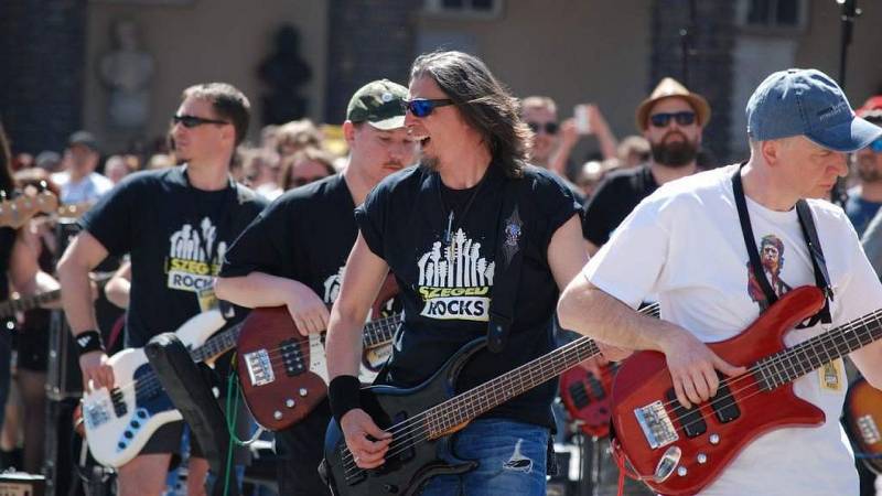 Több száz rocker énekel együtt a fesztiválon 