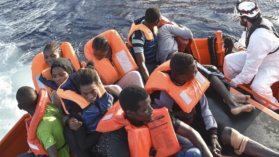 Több mint 500 migránst mentettek ki a Földközi-tengerből