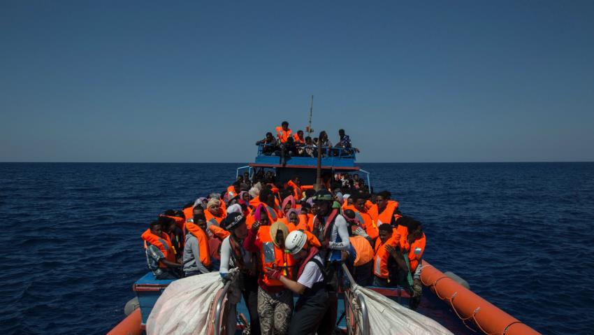 Több mint száz migránst mentettek ki a Földközi-tengerből csütörtökön