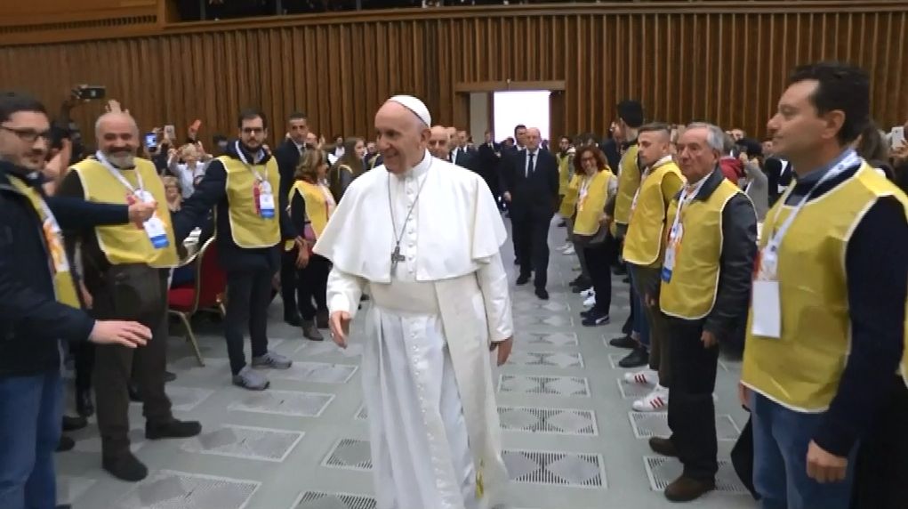 Ferenc pápa nem támogatja a homoszexuális papok felszentelését