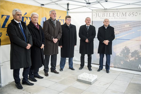 Letették a Pécsi Tudományegyetem új épületének alapkövét