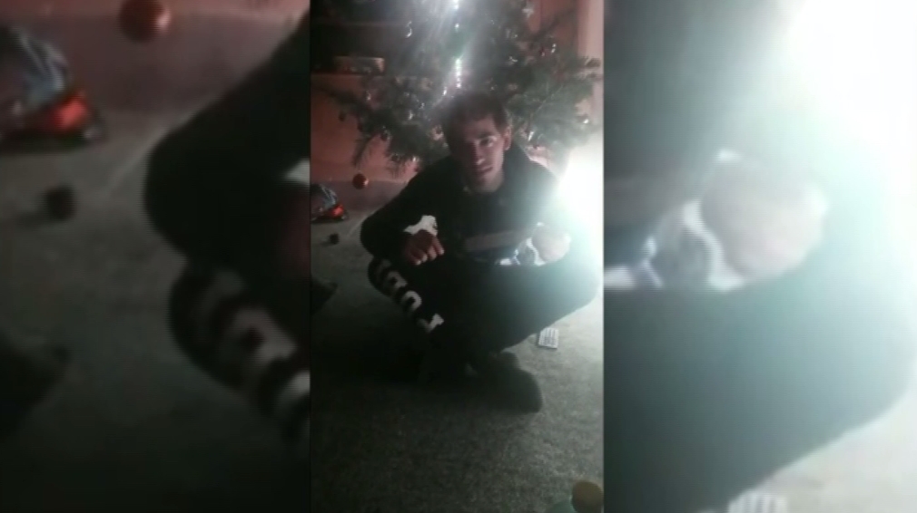 Megszólalt a Hír TV-nek a karácsonyfa alatt késsel fenyegetőző fiatalember