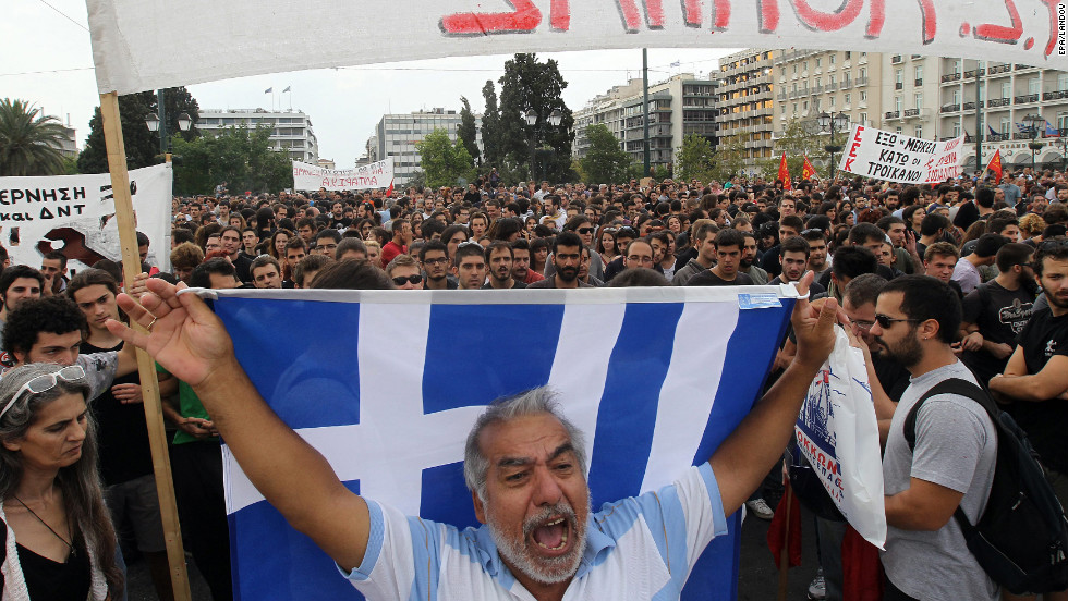 Több ezren tüntettek Athénban a görög kormány megszorító intézkedései ellen