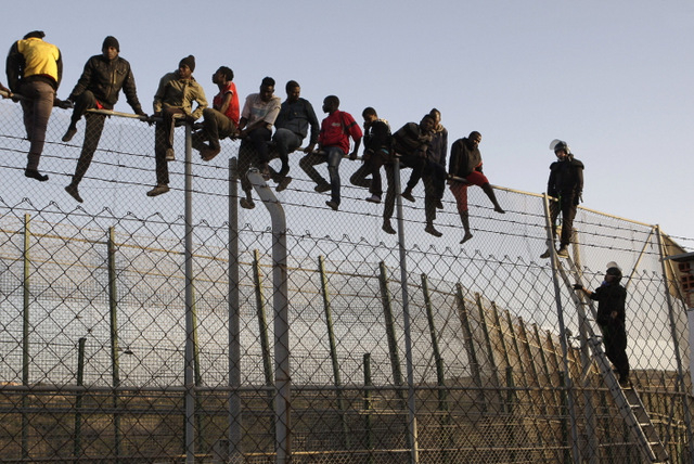 Illegális migránsok is kérhetnek menedéket