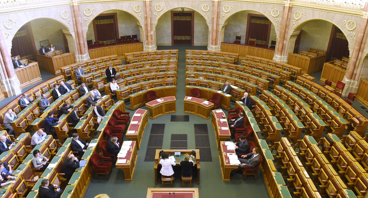 Az ellenzék ülésezik ma a Parlamentben