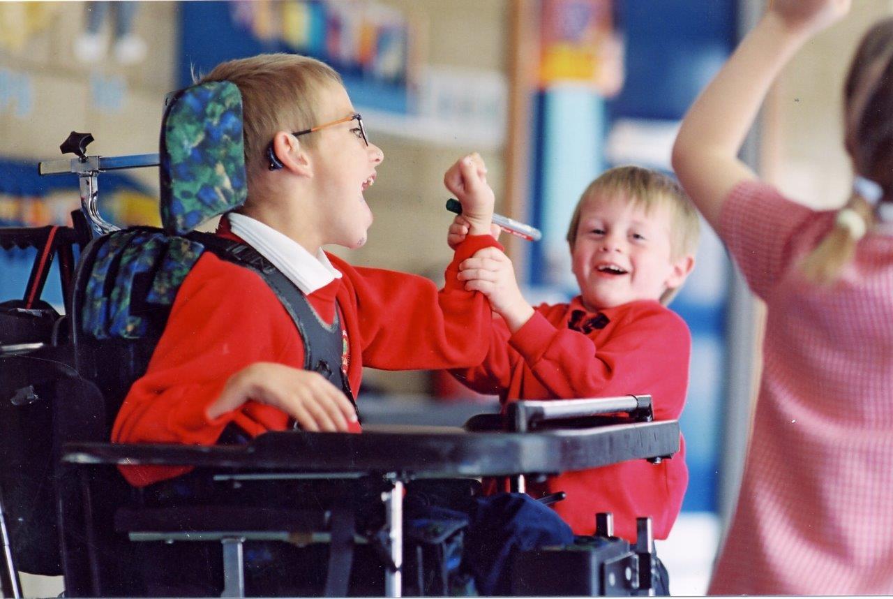 Дети инвалиды инклюзивное образование. Дети инвалиды. Дети с ограниченными возможностями. Дети с ОВЗ. Дети с ограниченными способностями.