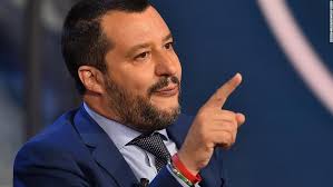 Az olasz belügyminiszter megvédte migrációs csomagját