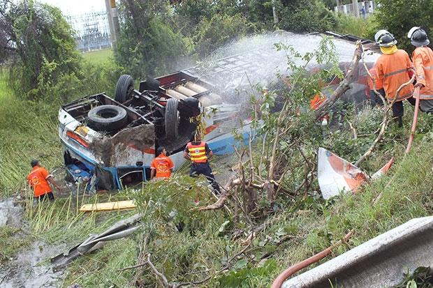 Hat halott, rengeteg sérült egy thaiföldi buszbalesetben