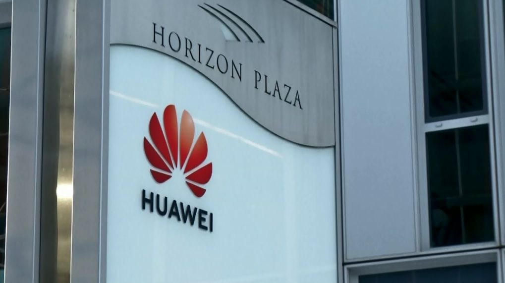 Őrizetben a Huawei lengyelországi vezetője