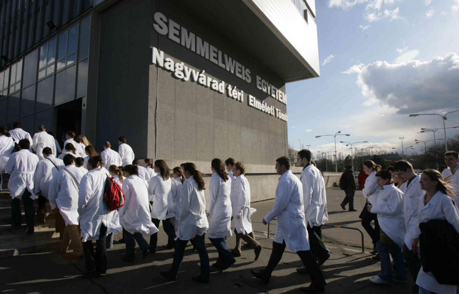 Több milliárdos fejlesztés kezdődik a Semmelweis Egyetemen