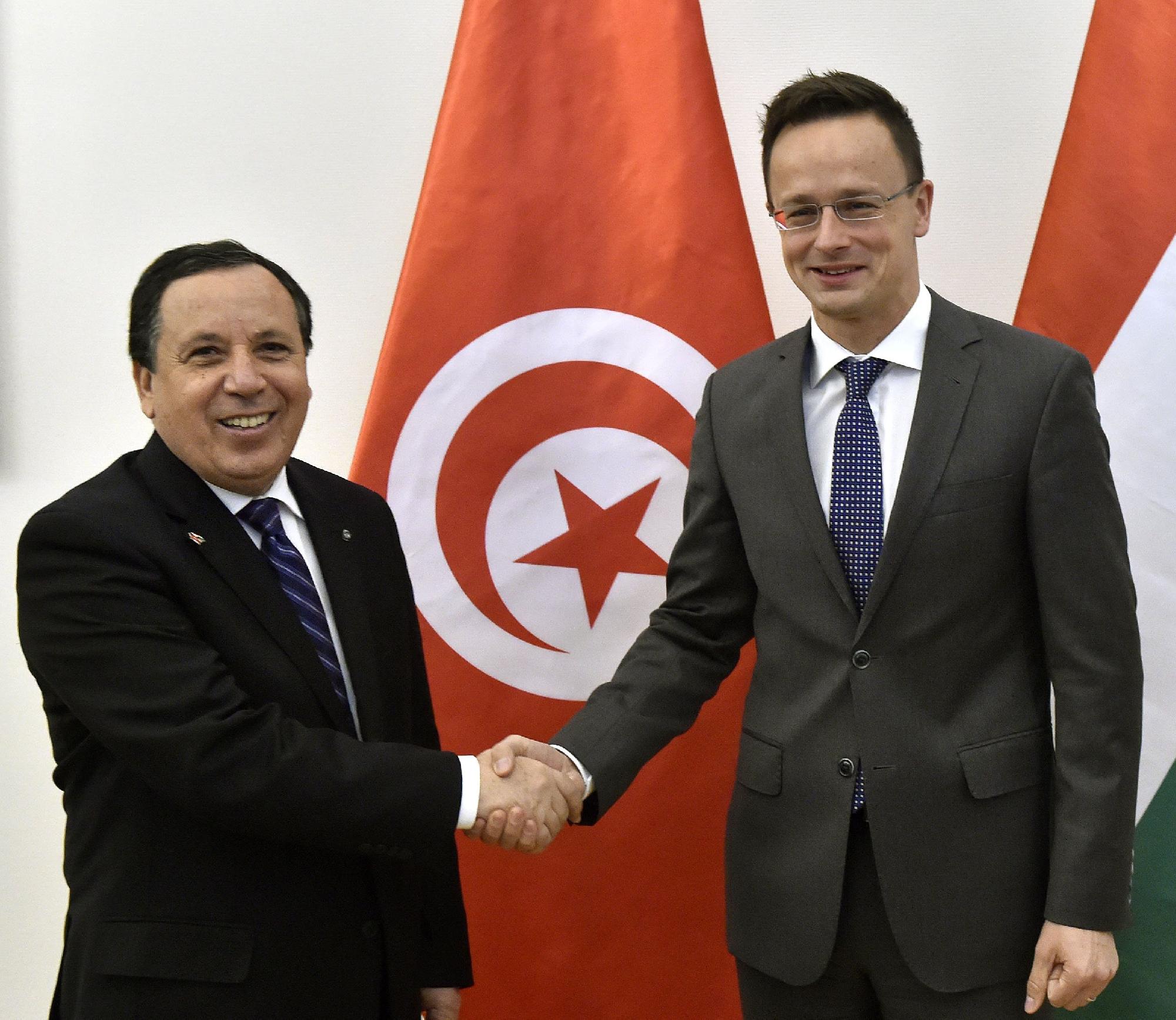 Magyar rendőrök tartanak kiképzést Tunéziában