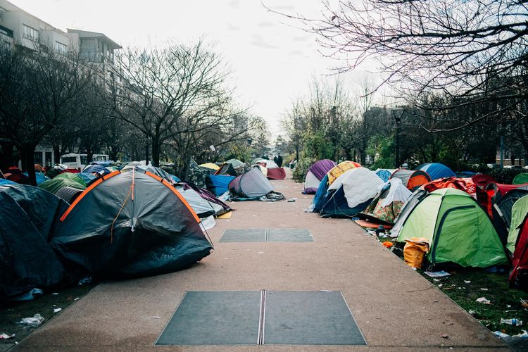 Felszámoltak egy újabb migránsok lakta sátortábort Párizsban